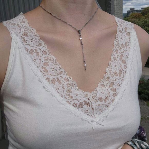 Pearl and silver rosary necklace with a small silver chain ✦ Modern Medieval ✦ - Picture 8 of 8